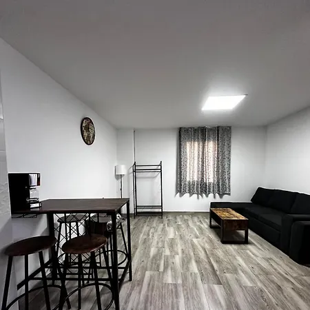 Amplia Casa Entera Con Patio Y Terraza Familia Y Grupo De Amigos Malaga
