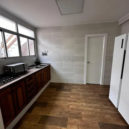 Сasa de vacaciones Amplia Casa Entera Con Patio Y Terraza Familia Y Grupo De Amigos Málaga