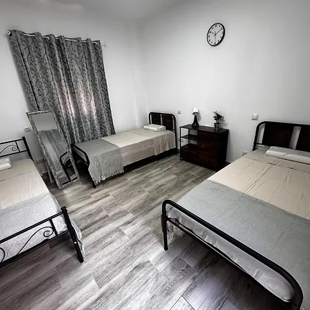 Сasa de vacaciones Amplia Casa Entera Con Patio Y Terraza Familia Y Grupo De Amigos *